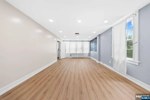 566 2nd ST, Carlstadt, NJ 07072