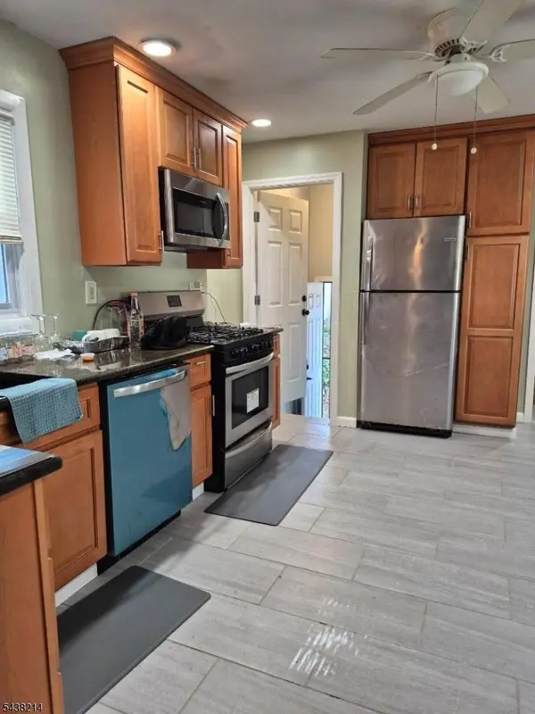 369 E 28Th St, Paterson City, NJ 07514