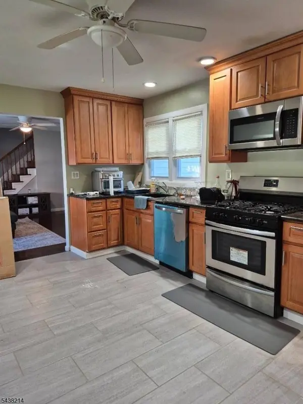 369 E 28Th St, Paterson City, NJ 07514