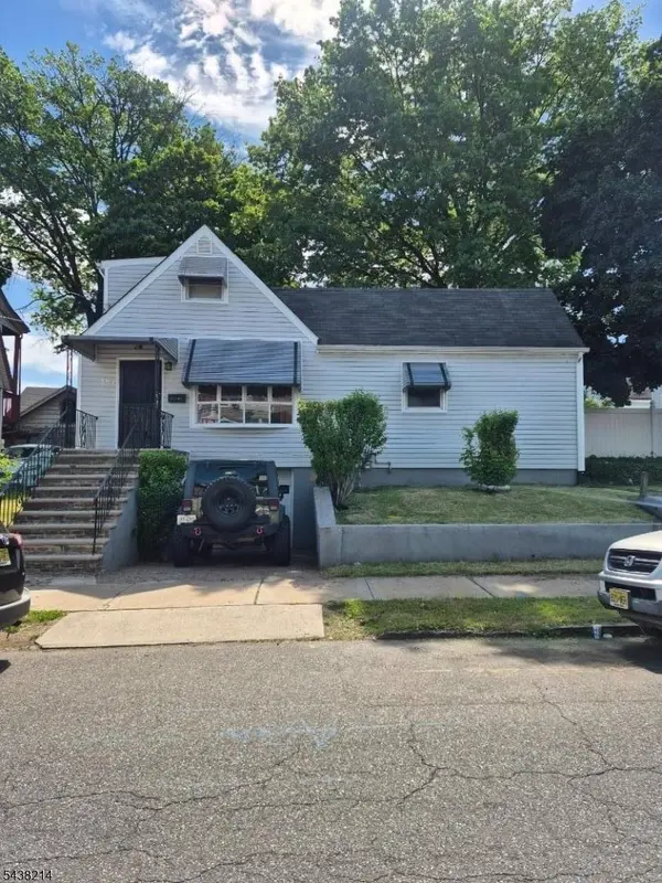 369 E 28Th St, Paterson City, NJ 07514