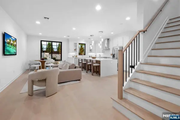 11 Fey PL, Oradell, NJ 07649
