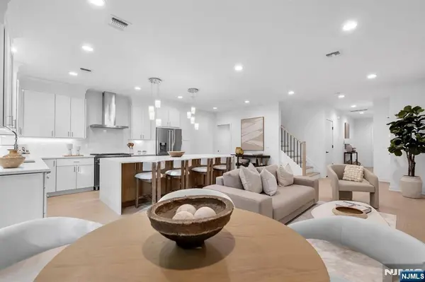 11 Fey PL, Oradell, NJ 07649