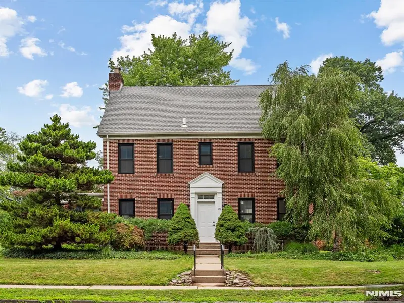 210 Spring Valley Ave, Hackensack, NJ 07601-2944