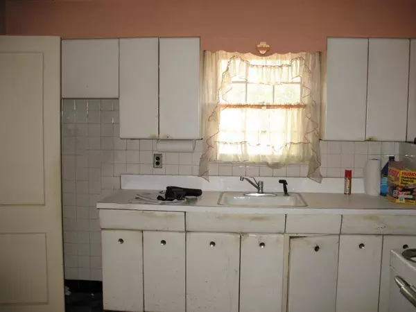 16 Belle Ave, Paterson City, NJ 07522