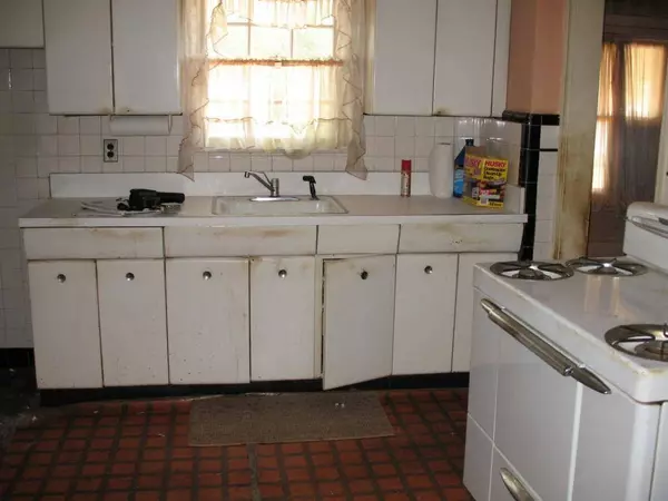 16 Belle Ave, Paterson City, NJ 07522