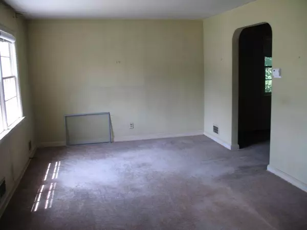 16 Belle Ave, Paterson City, NJ 07522