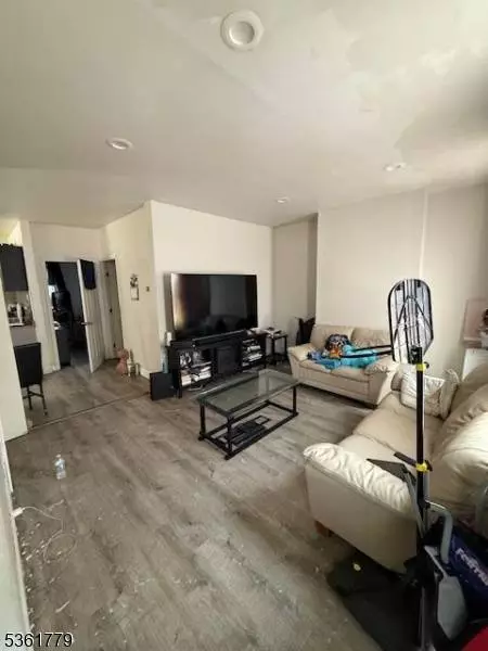 286 N 6Th St, Prospect Park Boro, NJ 07508