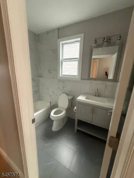 372 E 27th St #201, Paterson City, NJ 07514