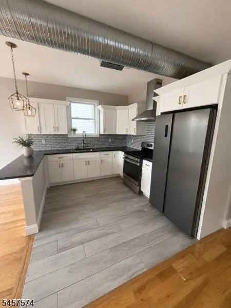 372 E 27th St #201