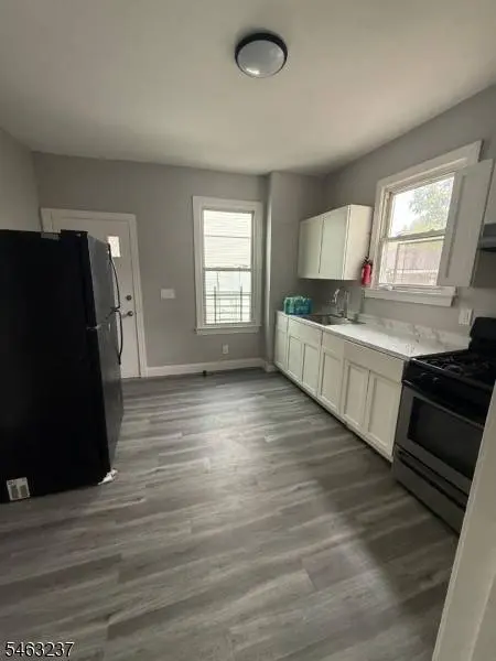 146 Leslie St, Newark City, NJ 07112