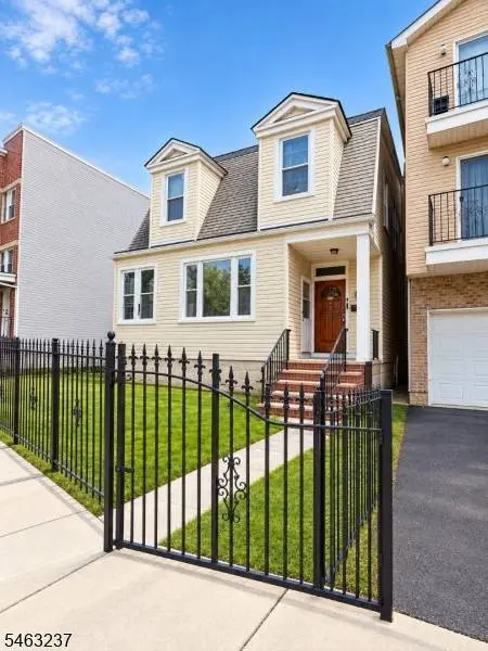 146 Leslie St, Newark City, NJ 07112