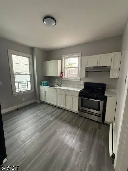 146 Leslie St, Newark City, NJ 07112