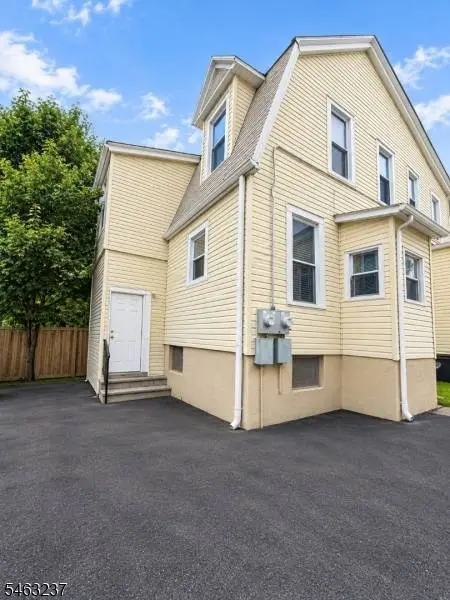 146 Leslie St, Newark City, NJ 07112