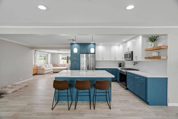 2421 Green Meadow WAY, Vista, CA 92083