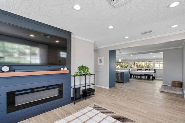 2421 Green Meadow WAY, Vista, CA 92083
