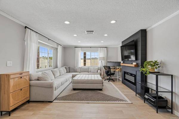 2421 Green Meadow WAY, Vista, CA 92083