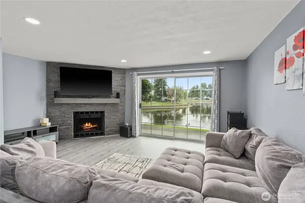 5736 S 238th CT #E4, Kent, WA 98032