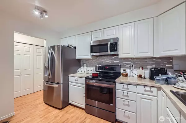 1131 115th ST SW #J3, Everett, WA 98204