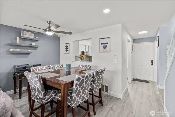 5736 S 238th CT #E4, Kent, WA 98032