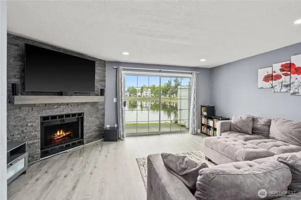 5736 S 238th CT #E4, Kent, WA 98032