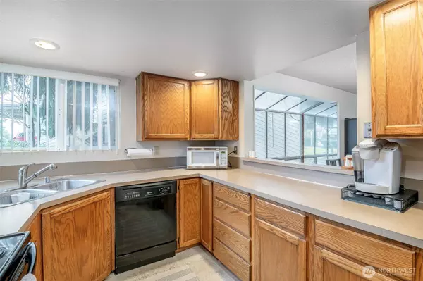 15141 Sunwood BLVD #EE11, Tukwila, WA 98188