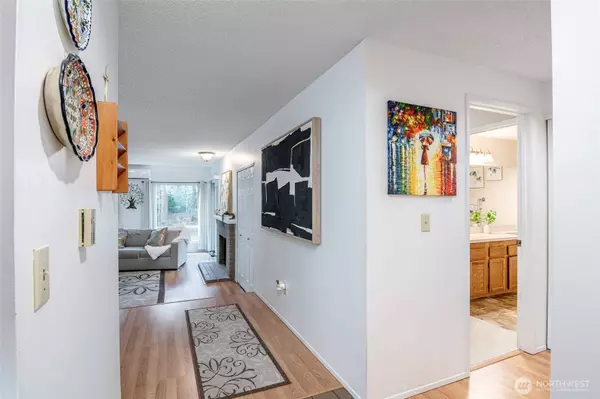 15141 Sunwood BLVD #EE11, Tukwila, WA 98188