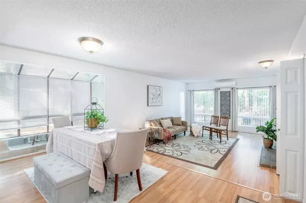 15141 Sunwood BLVD #EE11, Tukwila, WA 98188