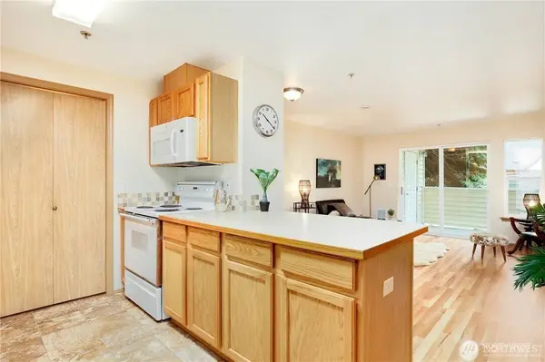 11915 Roseburg AVE S #204, Burien, WA 98168
