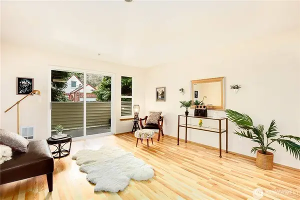 11915 Roseburg AVE S #204, Burien, WA 98168