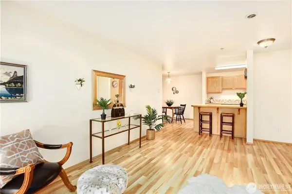 11915 Roseburg AVE S #204, Burien, WA 98168