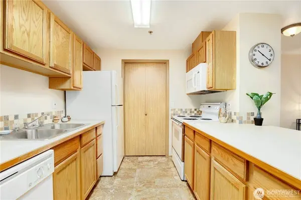 11915 Roseburg AVE S #204, Burien, WA 98168
