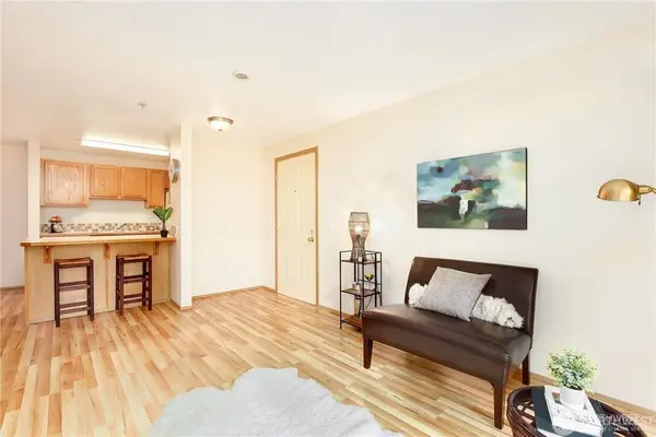 11915 Roseburg AVE S #204, Burien, WA 98168