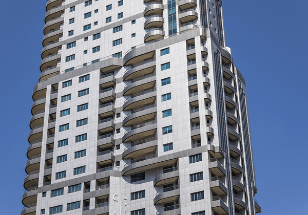Why Your São Paulo Apartment Sale Strategy Won’t Work in Miami: Cultural Differences That Cost Money