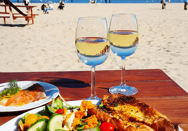 February is one of the most active months in Miami, not only in real estate but across the city’s cultural calendar. Art fairs, festivals, and international events bring global attention, higher foot 