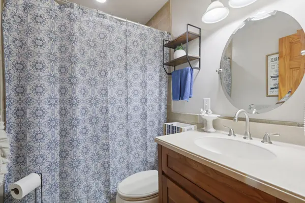 12 Fisk Trl, Hopatcong, NJ 07843-1111