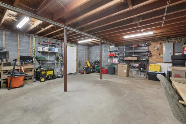 12 Fisk Trl, Hopatcong, NJ 07843-1111