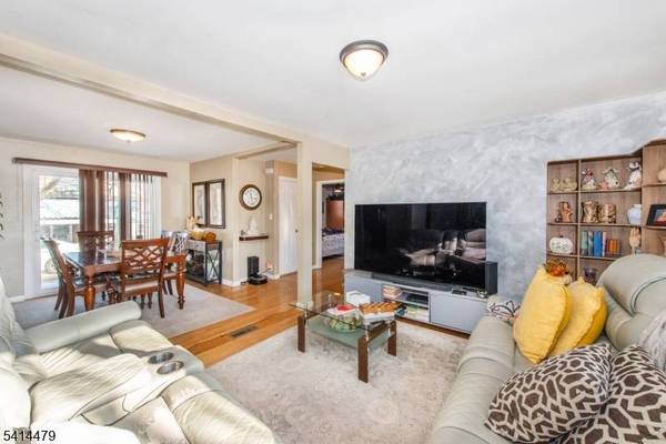 38 George St, Saddle Brook Twp., NJ 07663