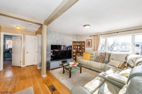 38 George St, Saddle Brook Twp., NJ 07663