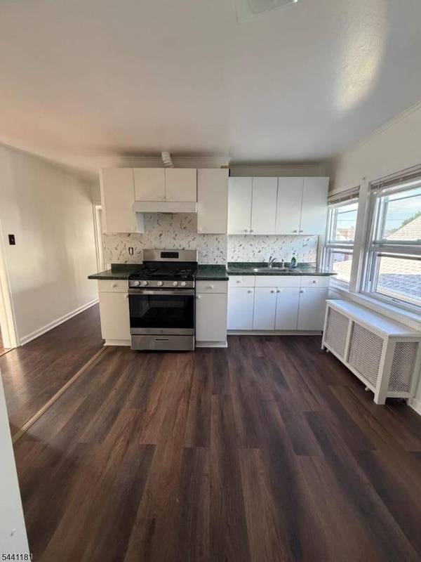 83 E 9Th St #2, Clifton City, NJ 07011