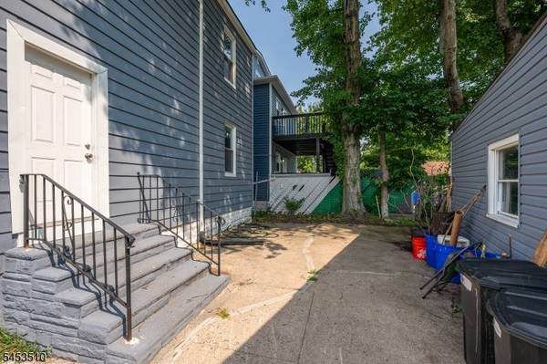 484 Prospect St, East Orange City, NJ 07017
