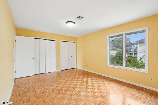 33 Aycrigg Ave, Passaic City, NJ 07055