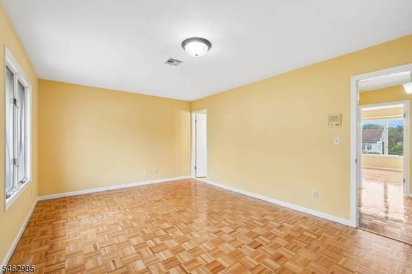 33 Aycrigg Ave, Passaic City, NJ 07055