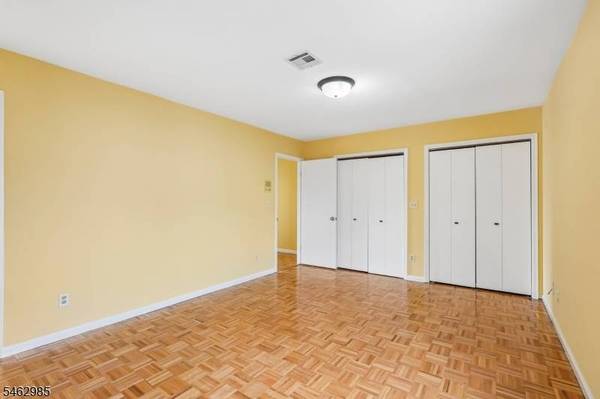 33 Aycrigg Ave, Passaic City, NJ 07055