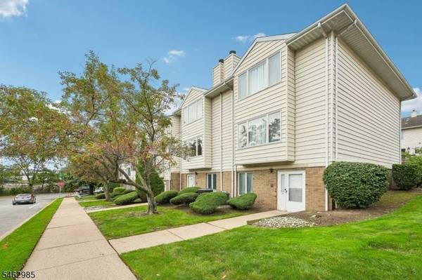 33 Aycrigg Ave, Passaic City, NJ 07055