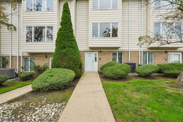 33 Aycrigg Ave, Passaic City, NJ 07055