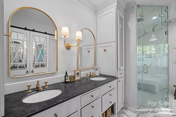 2915 Cross Country RD, Charlotte, NC 28270