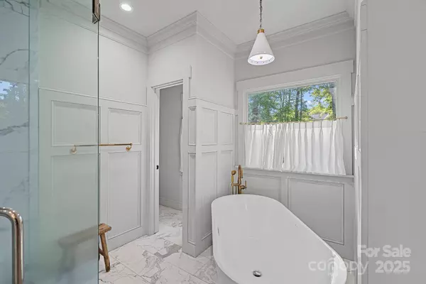 2915 Cross Country RD, Charlotte, NC 28270