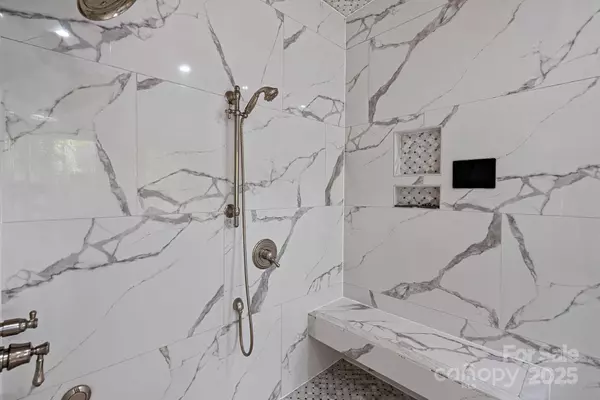 2915 Cross Country RD, Charlotte, NC 28270