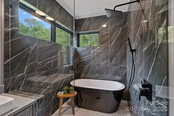 624 Heather LN, Charlotte, NC 28209