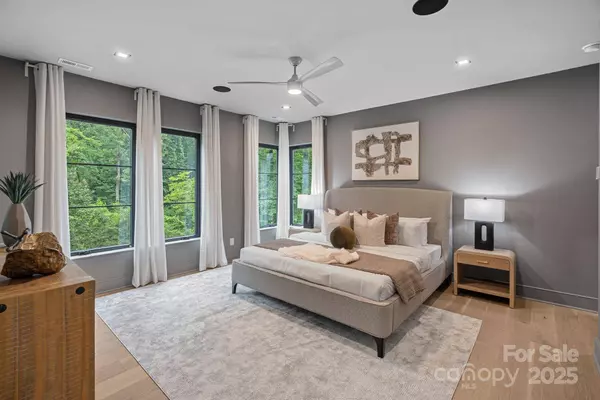 624 Heather LN, Charlotte, NC 28209